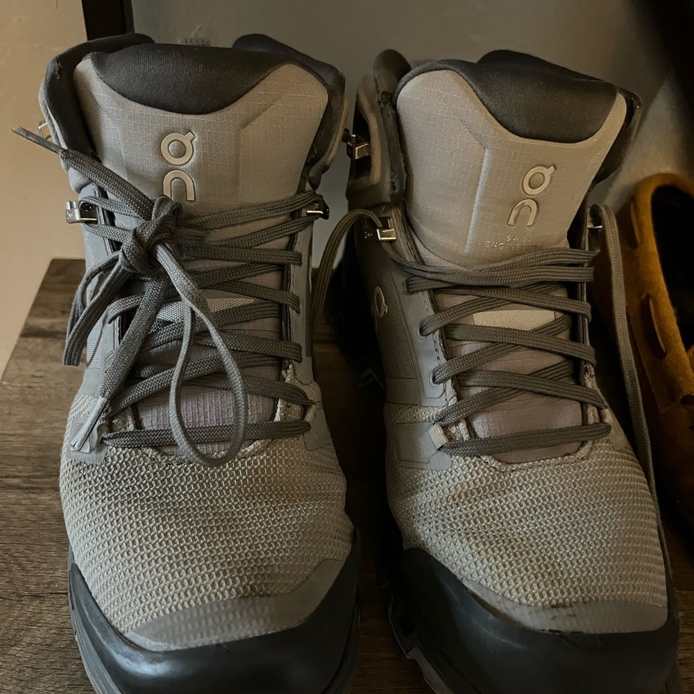 9.5 mens OC high tops hiker boots. Top of one boot needs to be glued.